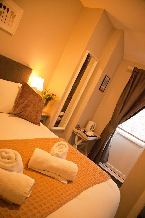 Rowton Poplars Hotel เชสเตอร์ ภายนอก รูปภาพ